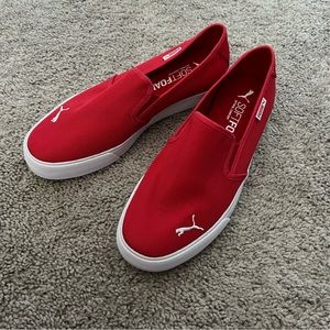 Women’s Puma red soft foam optimal comfort slip on shoes size 9